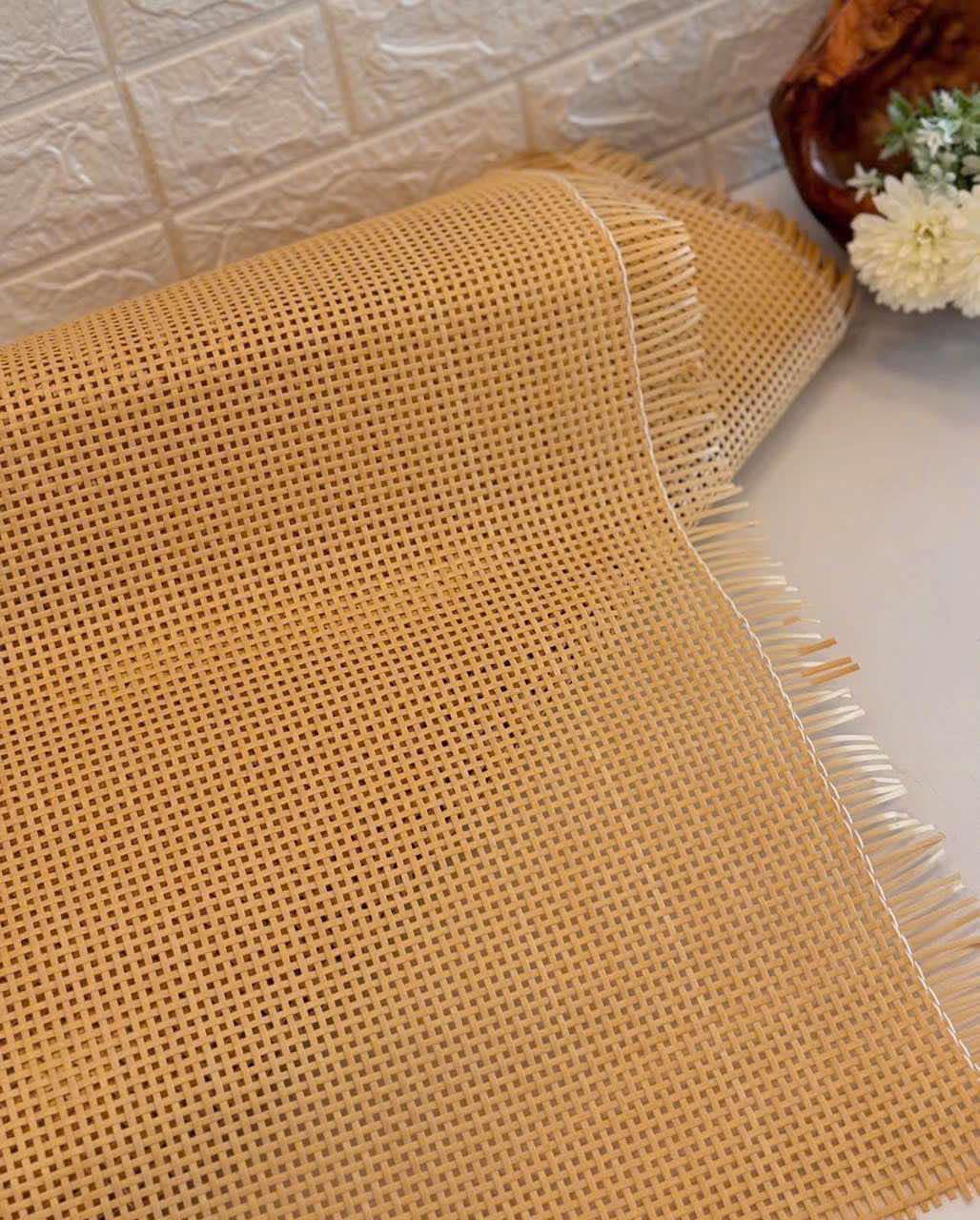 Mây Đan Caro Nhựa Màu Vàng Đậm